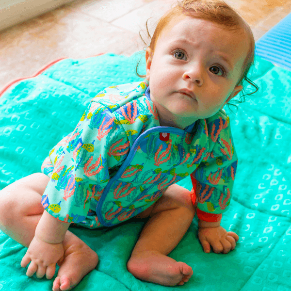 Close Pop-in babysvømmedragt med UPF 50+ - Skildpadder