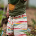 Little Green Radicals Twillshorts i Økologisk Bomuld – Regnbuestriber